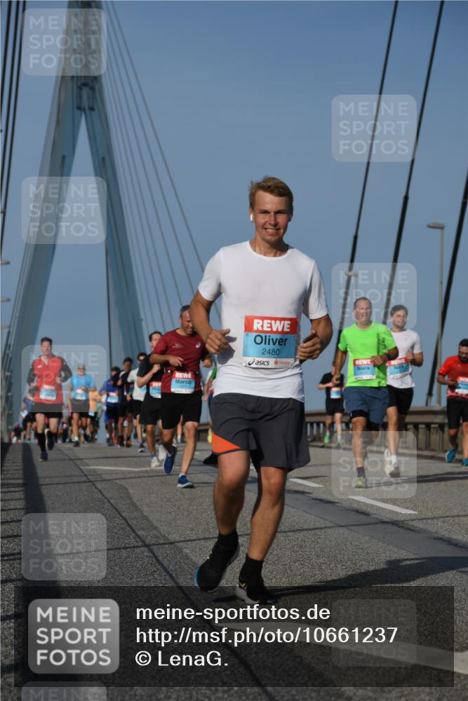 03.10.2026 - Köhlbrandbrückenlauf LenaG. http://msf.ph/oto/10661237 03.10.2026 09:44:33 Position 2 2480 meine-sportfotos.de