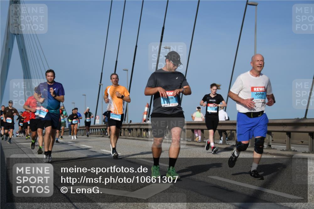 03.10.2026 - Köhlbrandbrückenlauf LenaG. http://msf.ph/oto/10661307 03.10.2026 09:44:52 Position 2 1454 meine-sportfotos.de