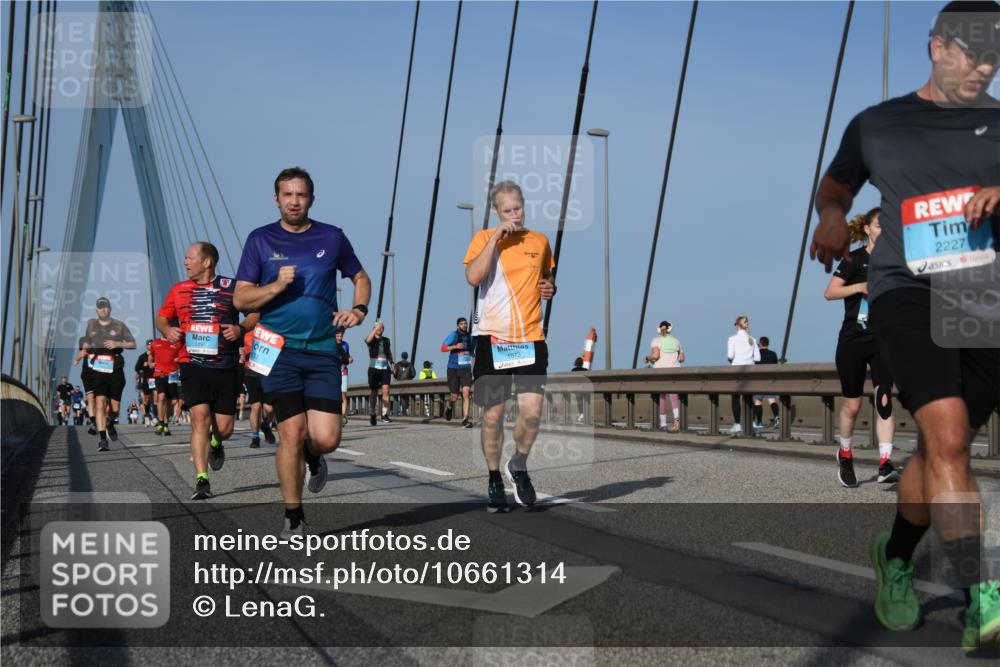 03.10.2026 - Köhlbrandbrückenlauf LenaG. http://msf.ph/oto/10661314 03.10.2026 09:44:53 Position 2 1891, 1073, 2227 meine-sportfotos.de