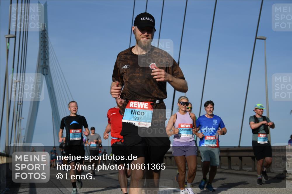 03.10.2026 - Köhlbrandbrückenlauf LenaG. http://msf.ph/oto/10661365 03.10.2026 09:45:01 Position 2 1937, 2707, 2094 meine-sportfotos.de