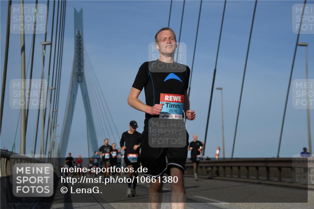03.10.2026 - Köhlbrandbrückenlauf LenaG. http://msf.ph/oto/10661380 03.10.2026 09:45:04 Position 2 2576 meine-sportfotos.de