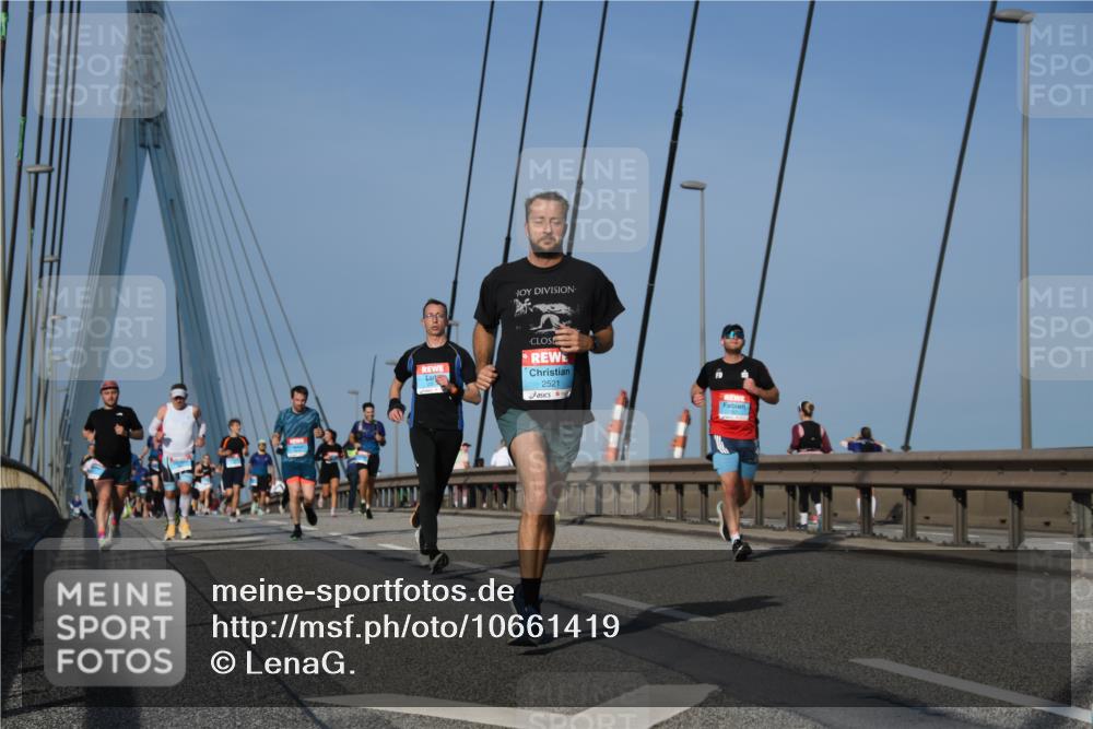 03.10.2026 - Köhlbrandbrückenlauf LenaG. http://msf.ph/oto/10661419 03.10.2026 09:45:10 Position 2 2521 meine-sportfotos.de
