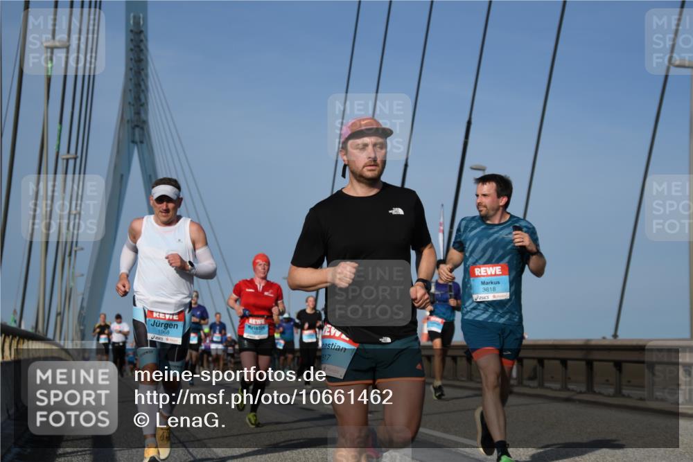 03.10.2026 - Köhlbrandbrückenlauf LenaG. http://msf.ph/oto/10661462 03.10.2026 09:45:16 Position 2 1968, 517, 3818 meine-sportfotos.de