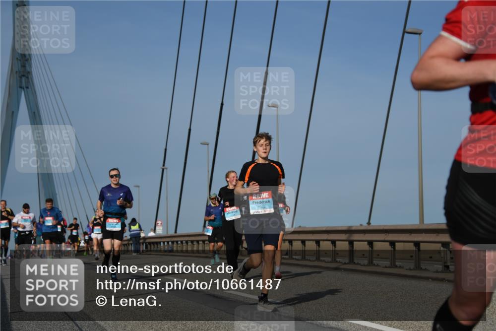 03.10.2026 - Köhlbrandbrückenlauf LenaG. http://msf.ph/oto/10661487 03.10.2026 09:45:20 Position 2 1072 meine-sportfotos.de
