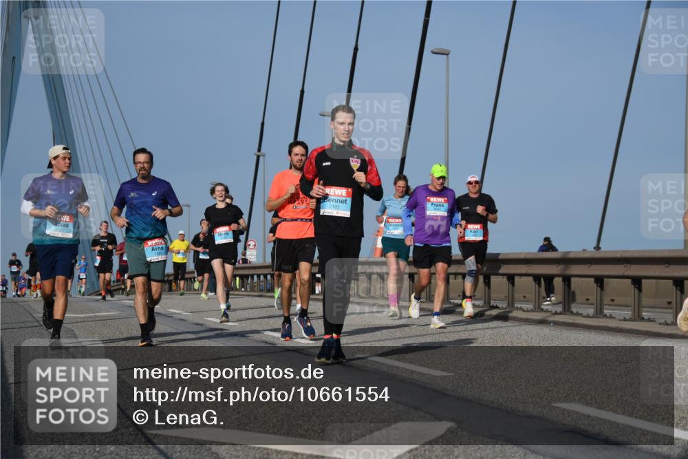 03.10.2026 - Köhlbrandbrückenlauf LenaG. http://msf.ph/oto/10661554 03.10.2026 09:45:31 Position 2 2515, 2185, 2741 meine-sportfotos.de