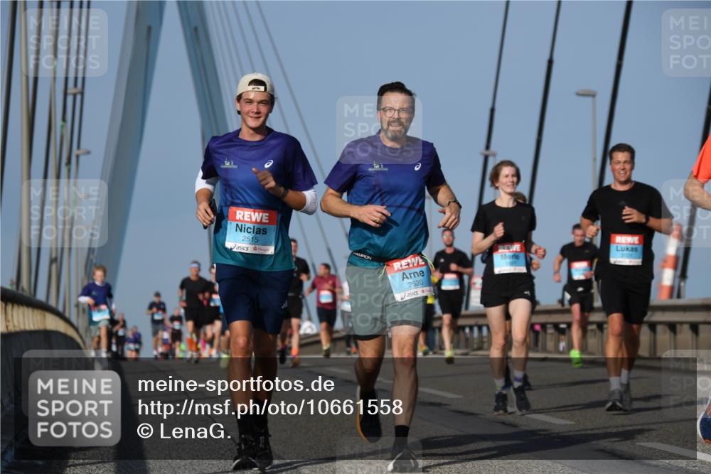 03.10.2026 - Köhlbrandbrückenlauf LenaG. http://msf.ph/oto/10661558 03.10.2026 09:45:33 Position 2 2515, 2520 meine-sportfotos.de