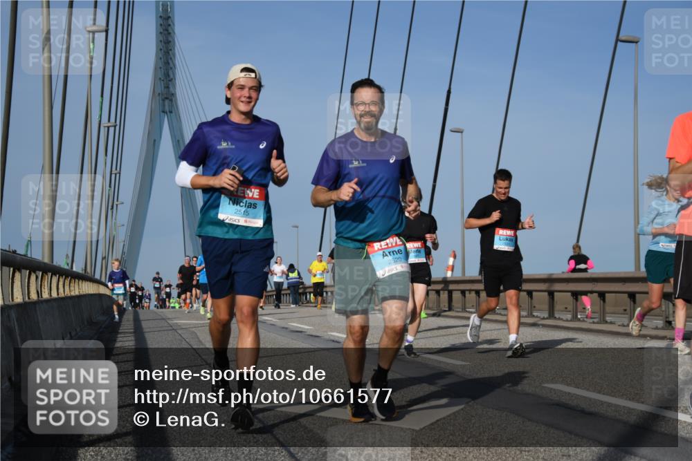 03.10.2026 - Köhlbrandbrückenlauf LenaG. http://msf.ph/oto/10661577 03.10.2026 09:45:35 Position 2 2515, 2520 meine-sportfotos.de