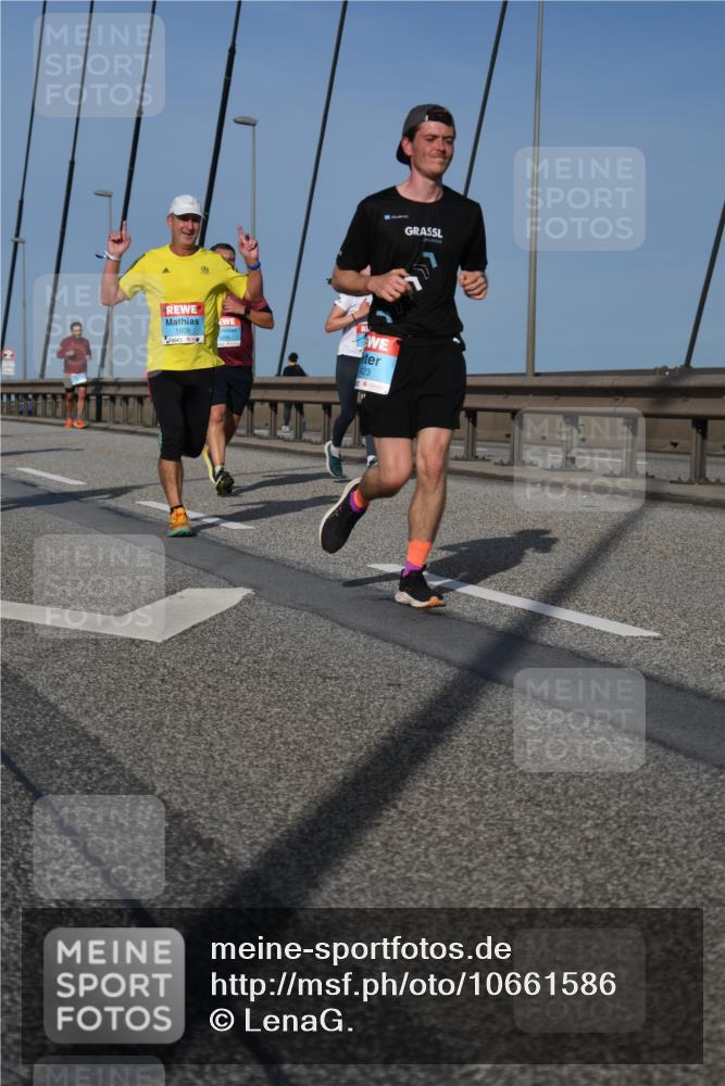 03.10.2026 - Köhlbrandbrückenlauf LenaG. http://msf.ph/oto/10661586 03.10.2026 09:45:44 Position 2 1808, 423 meine-sportfotos.de