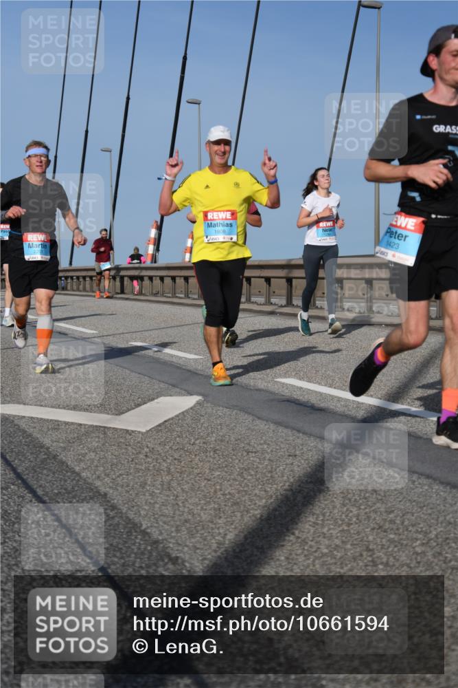 03.10.2026 - Köhlbrandbrückenlauf LenaG. http://msf.ph/oto/10661594 03.10.2026 09:45:45 Position 2 2201, 1808, 1289, 1423 meine-sportfotos.de