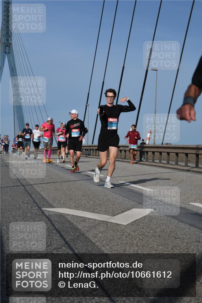 03.10.2026 - Köhlbrandbrückenlauf LenaG. http://msf.ph/oto/10661612 03.10.2026 09:45:47 Position 2 1127, 2419 meine-sportfotos.de
