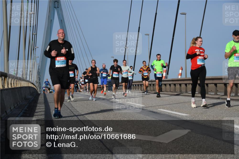 03.10.2026 - Köhlbrandbrückenlauf LenaG. http://msf.ph/oto/10661686 03.10.2026 09:46:16 Position 2 2379 meine-sportfotos.de