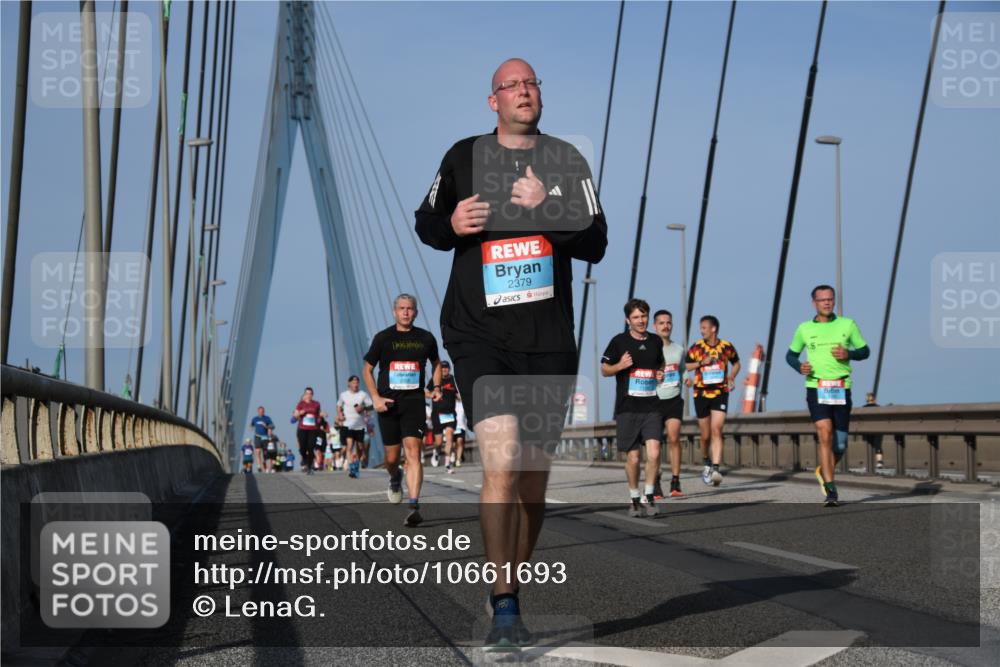 03.10.2026 - Köhlbrandbrückenlauf LenaG. http://msf.ph/oto/10661693 03.10.2026 09:46:18 Position 2 2379 meine-sportfotos.de