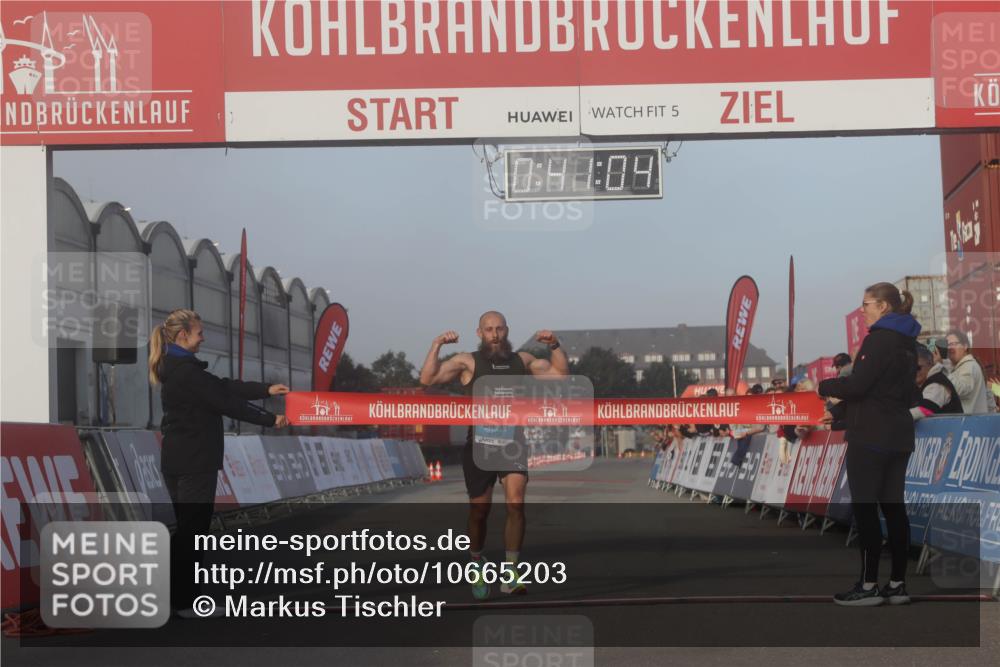 03.10.2026 - Köhlbrandbrückenlauf Markus Tischler http://msf.ph/oto/10665203 03.10.2026 09:41:55 Ziel 2100 meine-sportfotos.de