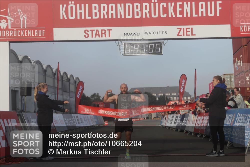 03.10.2026 - Köhlbrandbrückenlauf Markus Tischler http://msf.ph/oto/10665204 03.10.2026 09:41:55 Ziel 2100 meine-sportfotos.de