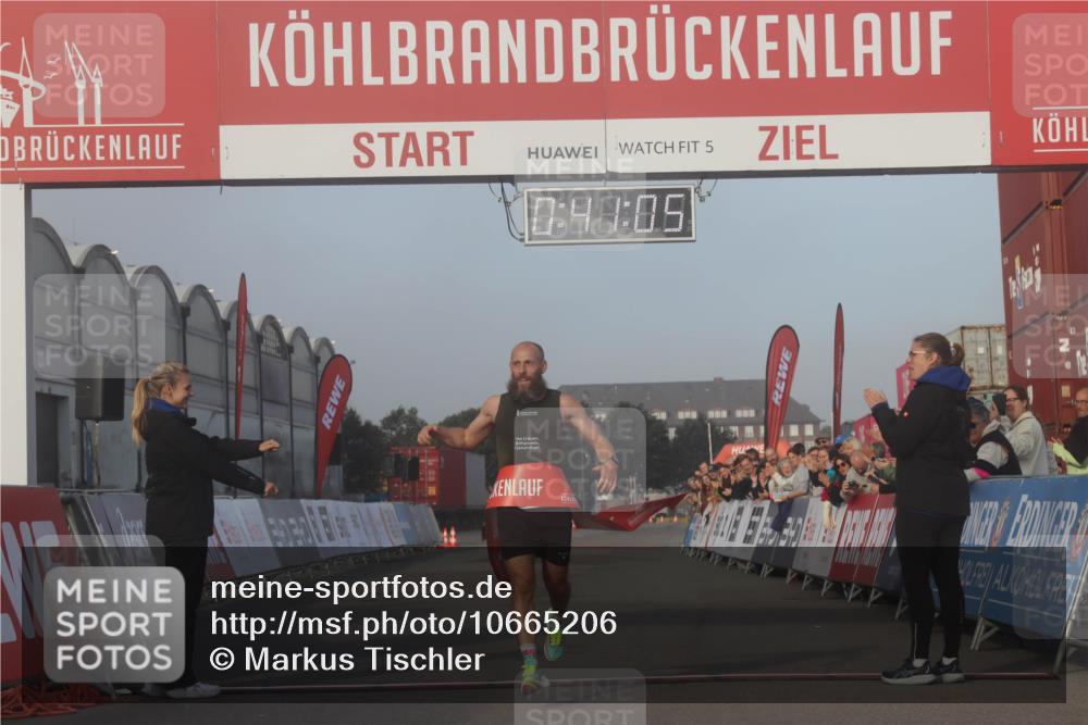 03.10.2026 - Köhlbrandbrückenlauf Markus Tischler http://msf.ph/oto/10665206 03.10.2026 09:41:56 Ziel 2100 meine-sportfotos.de