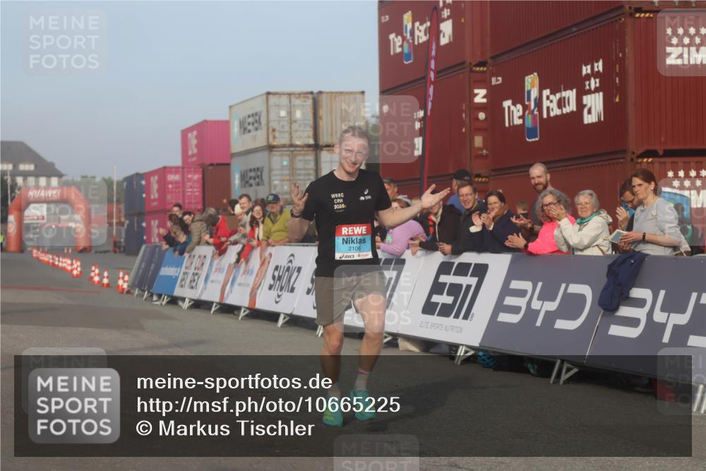 03.10.2026 - Köhlbrandbrückenlauf Markus Tischler http://msf.ph/oto/10665225 03.10.2026 09:44:20 Ziel 2106 meine-sportfotos.de