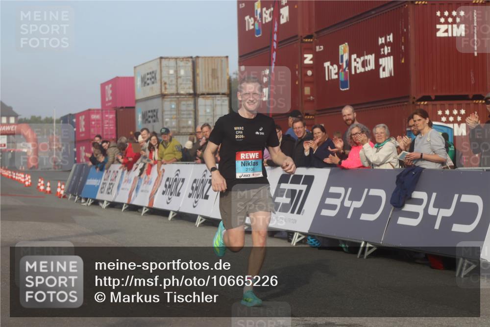 03.10.2026 - Köhlbrandbrückenlauf Markus Tischler http://msf.ph/oto/10665226 03.10.2026 09:44:20 Ziel 2106 meine-sportfotos.de