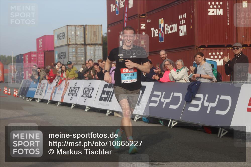 03.10.2026 - Köhlbrandbrückenlauf Markus Tischler http://msf.ph/oto/10665227 03.10.2026 09:44:21 Ziel 2106 meine-sportfotos.de