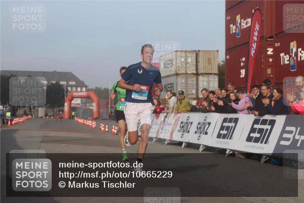 03.10.2026 - Köhlbrandbrückenlauf Markus Tischler http://msf.ph/oto/10665229 03.10.2026 09:44:54 Ziel 2043, 2131 meine-sportfotos.de