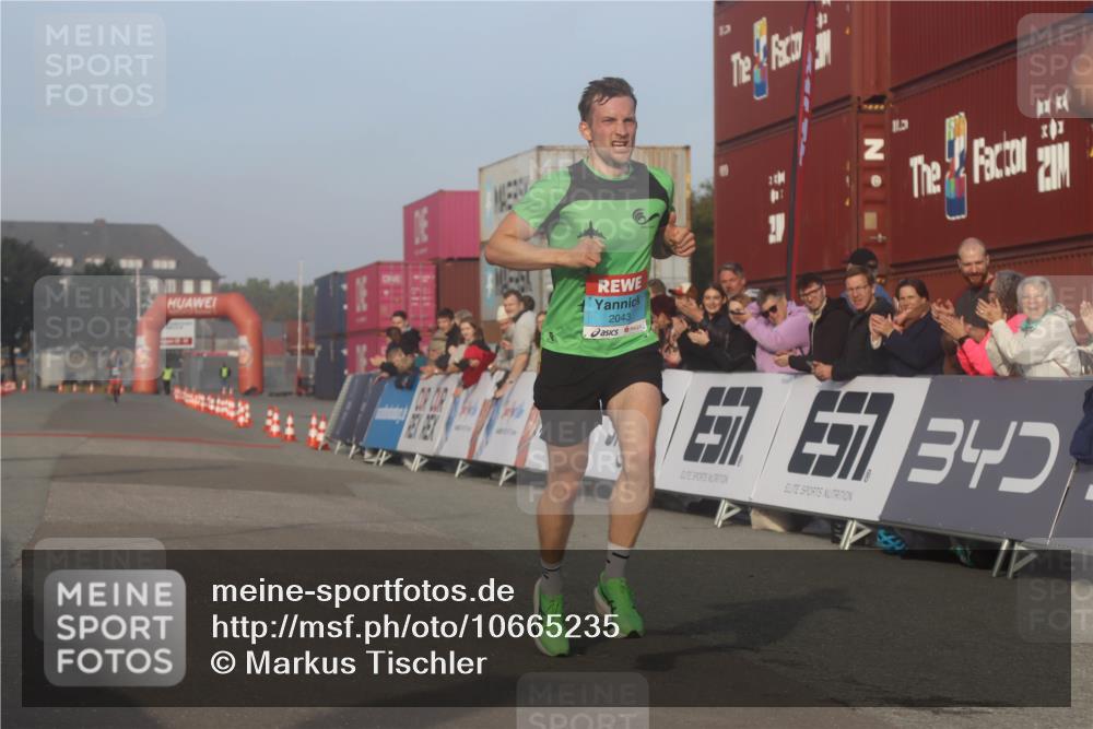 03.10.2026 - Köhlbrandbrückenlauf Markus Tischler http://msf.ph/oto/10665235 03.10.2026 09:44:56 Ziel 2043, 2131 meine-sportfotos.de