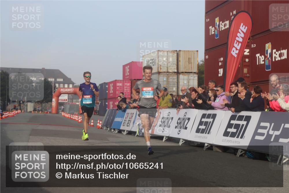 03.10.2026 - Köhlbrandbrückenlauf Markus Tischler http://msf.ph/oto/10665241 03.10.2026 09:45:38 Ziel 2102, 2111 meine-sportfotos.de