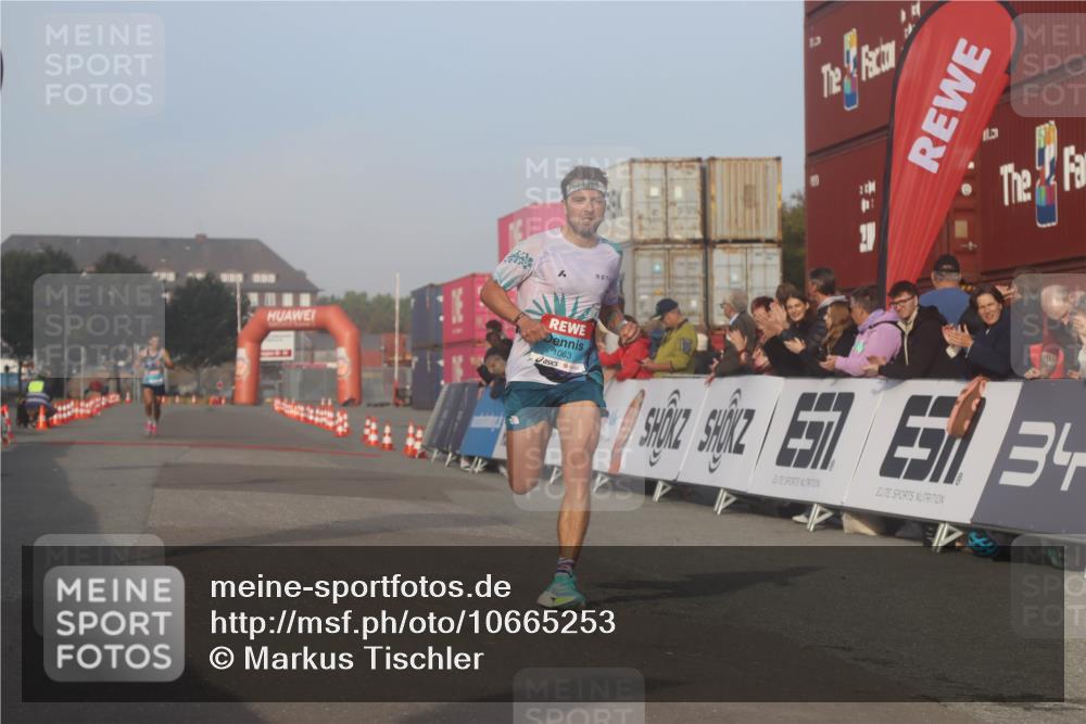 03.10.2026 - Köhlbrandbrückenlauf Markus Tischler http://msf.ph/oto/10665253 03.10.2026 09:46:09 Ziel 1063 meine-sportfotos.de