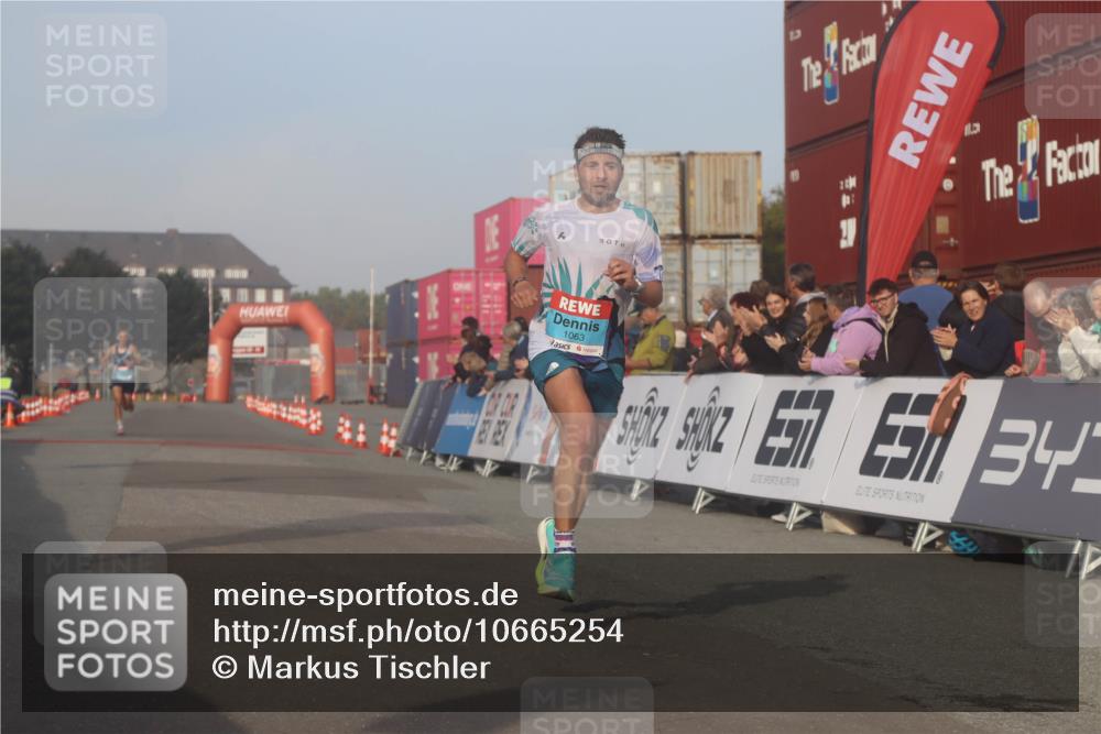03.10.2026 - Köhlbrandbrückenlauf Markus Tischler http://msf.ph/oto/10665254 03.10.2026 09:46:09 Ziel 1063 meine-sportfotos.de