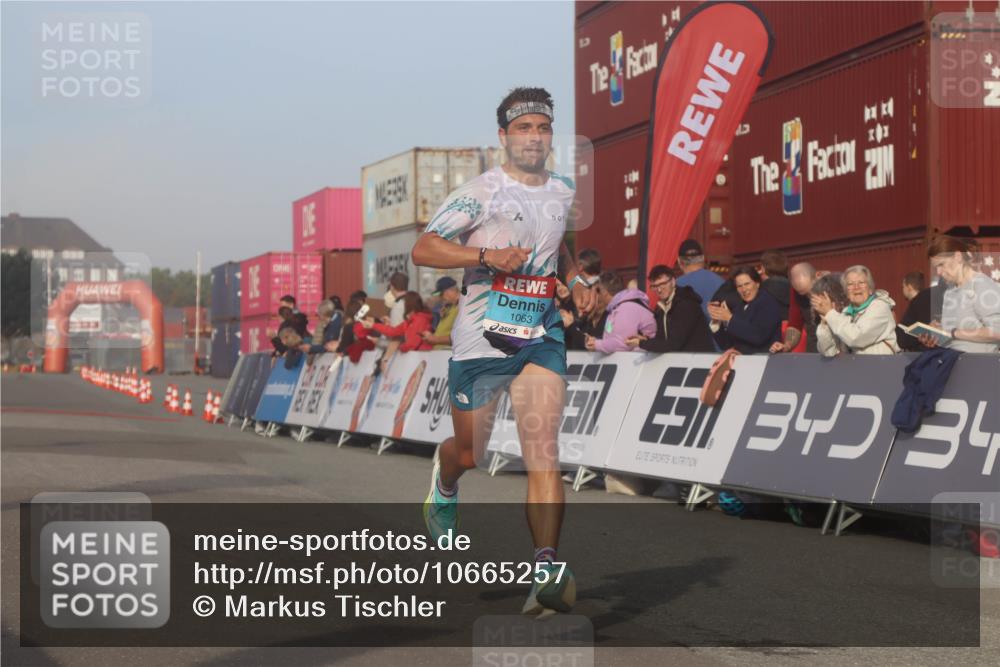 03.10.2026 - Köhlbrandbrückenlauf Markus Tischler http://msf.ph/oto/10665257 03.10.2026 09:46:10 Ziel 1063 meine-sportfotos.de
