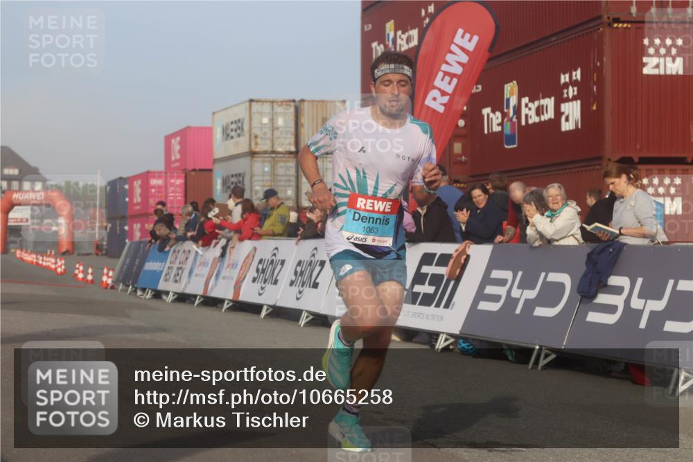 03.10.2026 - Köhlbrandbrückenlauf Markus Tischler http://msf.ph/oto/10665258 03.10.2026 09:46:10 Ziel 1063 meine-sportfotos.de