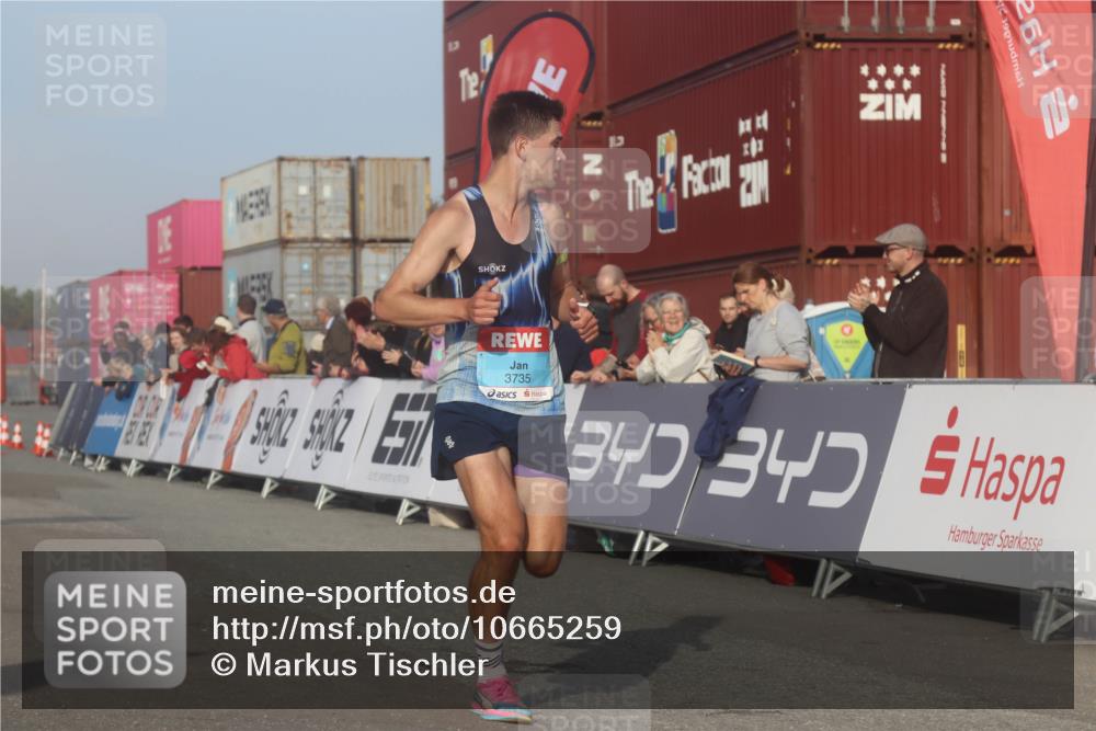 03.10.2026 - Köhlbrandbrückenlauf Markus Tischler http://msf.ph/oto/10665259 03.10.2026 09:46:20 Ziel 3735 meine-sportfotos.de