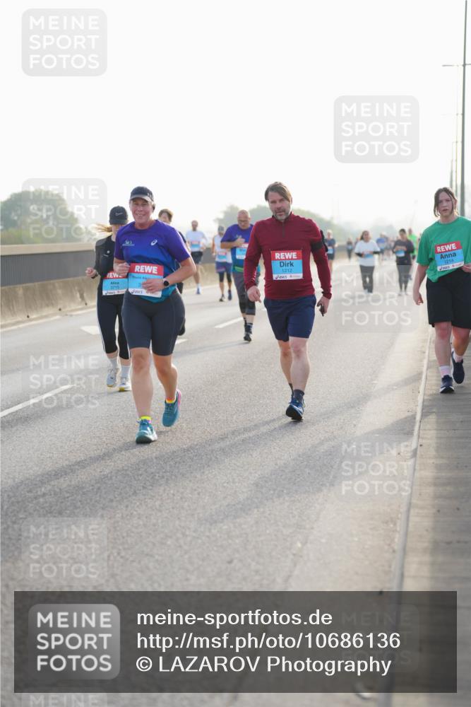 03.10.2026 - Köhlbrandbrückenlauf LAZAROV Photography http://msf.ph/oto/10686136 03.10.2026 09:30:17 Position 3 121, 3715, 1212, 1214 meine-sportfotos.de