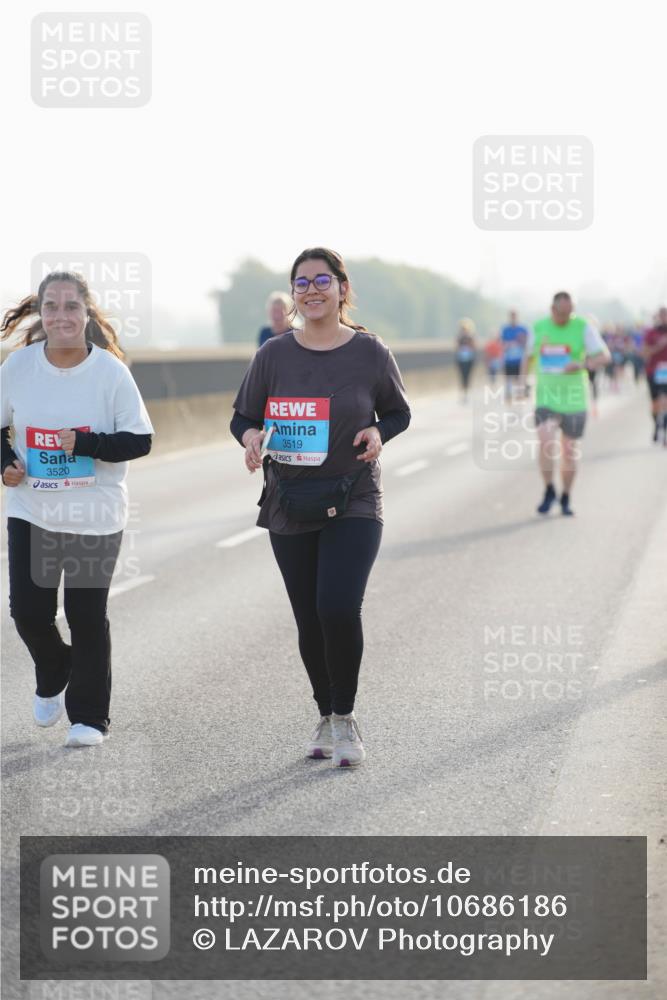 03.10.2026 - Köhlbrandbrückenlauf LAZAROV Photography http://msf.ph/oto/10686186 03.10.2026 09:30:28 Position 3 3520, 3519 meine-sportfotos.de