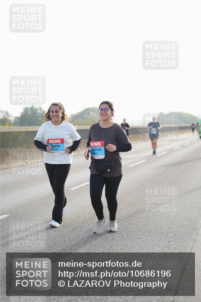 03.10.2026 - Köhlbrandbrückenlauf LAZAROV Photography http://msf.ph/oto/10686196 03.10.2026 09:30:30 Position 3 3520, 3519 meine-sportfotos.de