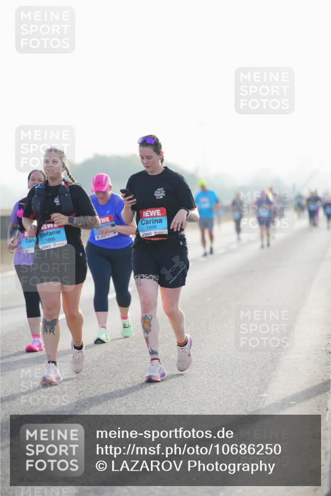 03.10.2026 - Köhlbrandbrückenlauf LAZAROV Photography http://msf.ph/oto/10686250 03.10.2026 09:30:59 Position 3 2093, 1898, 1899 meine-sportfotos.de
