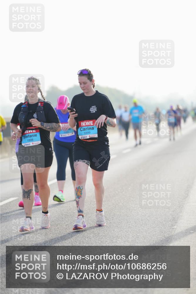 03.10.2026 - Köhlbrandbrückenlauf LAZAROV Photography http://msf.ph/oto/10686256 03.10.2026 09:31:00 Position 3 1898, 1899 meine-sportfotos.de