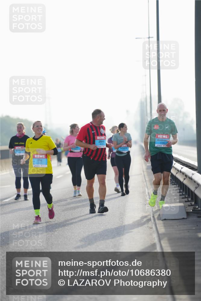 03.10.2026 - Köhlbrandbrückenlauf LAZAROV Photography http://msf.ph/oto/10686380 03.10.2026 09:31:55 Position 3 2001, 3516, 1725 meine-sportfotos.de