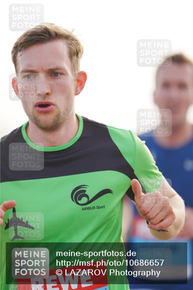 03.10.2026 - Köhlbrandbrückenlauf LAZAROV Photography http://msf.ph/oto/10686657 03.10.2026 09:11:44 Position 3  meine-sportfotos.de