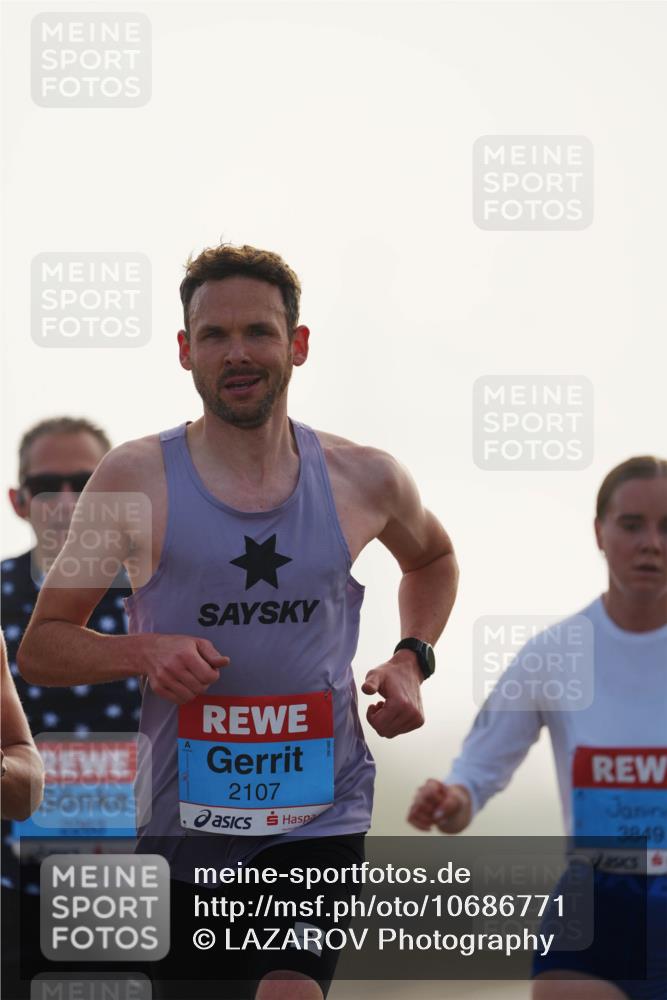 03.10.2026 - Köhlbrandbrückenlauf LAZAROV Photography http://msf.ph/oto/10686771 03.10.2026 09:12:25 Position 3 2107, 2263, 3849 meine-sportfotos.de