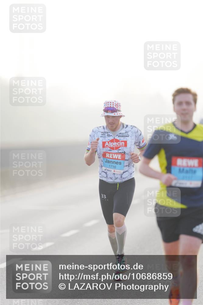 03.10.2026 - Köhlbrandbrückenlauf LAZAROV Photography http://msf.ph/oto/10686859 03.10.2026 09:12:46 Position 3 1716, 33 meine-sportfotos.de