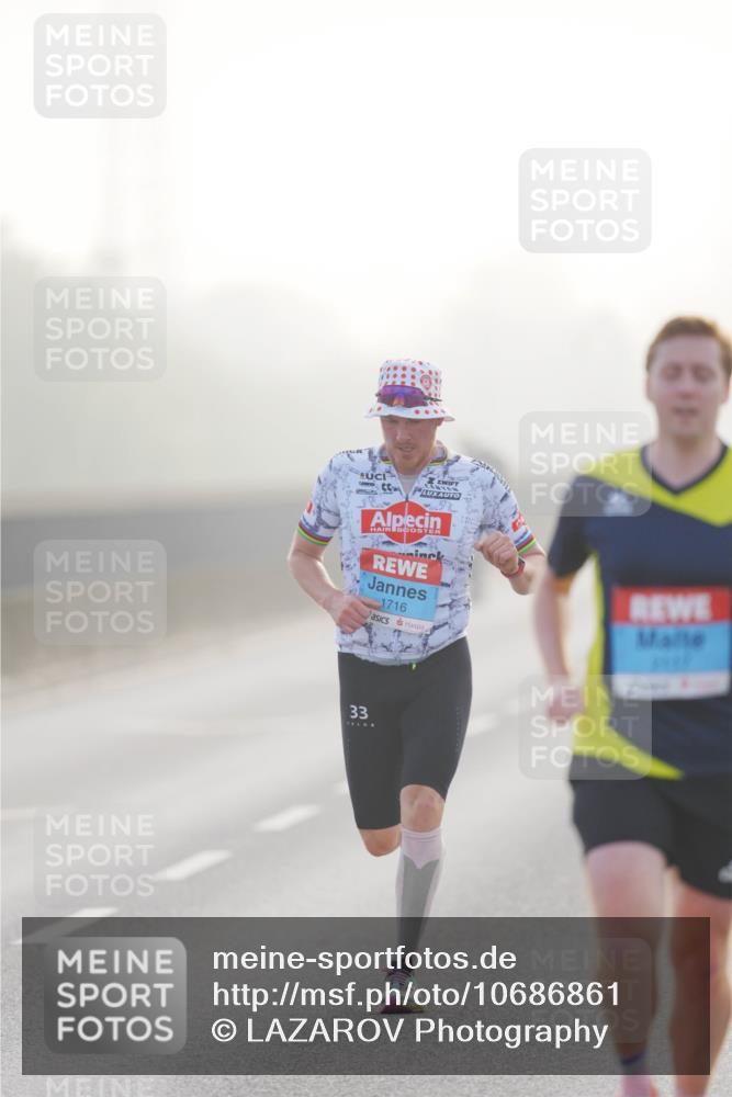 03.10.2026 - Köhlbrandbrückenlauf LAZAROV Photography http://msf.ph/oto/10686861 03.10.2026 09:12:47 Position 3 1716, 33 meine-sportfotos.de
