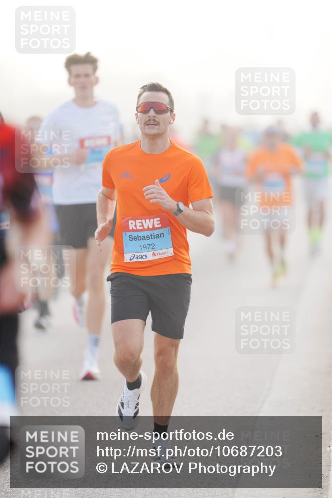 03.10.2026 - Köhlbrandbrückenlauf LAZAROV Photography http://msf.ph/oto/10687203 03.10.2026 09:13:39 Position 3 1972 meine-sportfotos.de