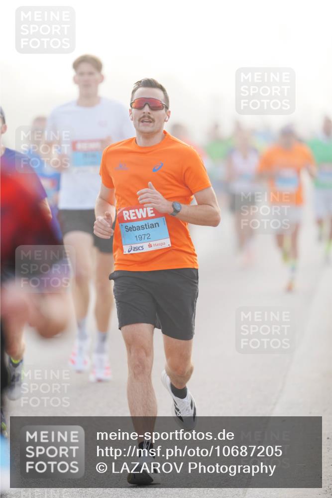 03.10.2026 - Köhlbrandbrückenlauf LAZAROV Photography http://msf.ph/oto/10687205 03.10.2026 09:13:39 Position 3 1972 meine-sportfotos.de