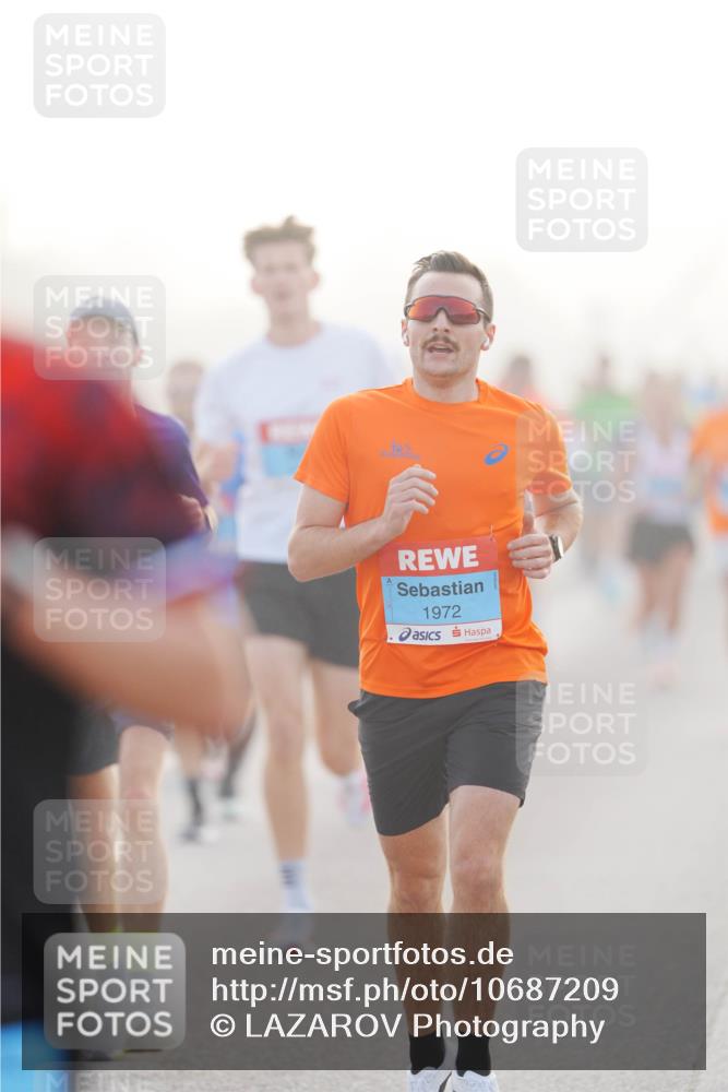 03.10.2026 - Köhlbrandbrückenlauf LAZAROV Photography http://msf.ph/oto/10687209 03.10.2026 09:13:39 Position 3 1972 meine-sportfotos.de