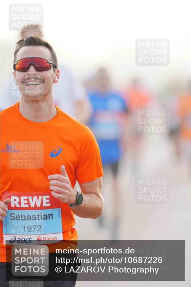 03.10.2026 - Köhlbrandbrückenlauf LAZAROV Photography http://msf.ph/oto/10687226 03.10.2026 09:13:42 Position 3 1972 meine-sportfotos.de