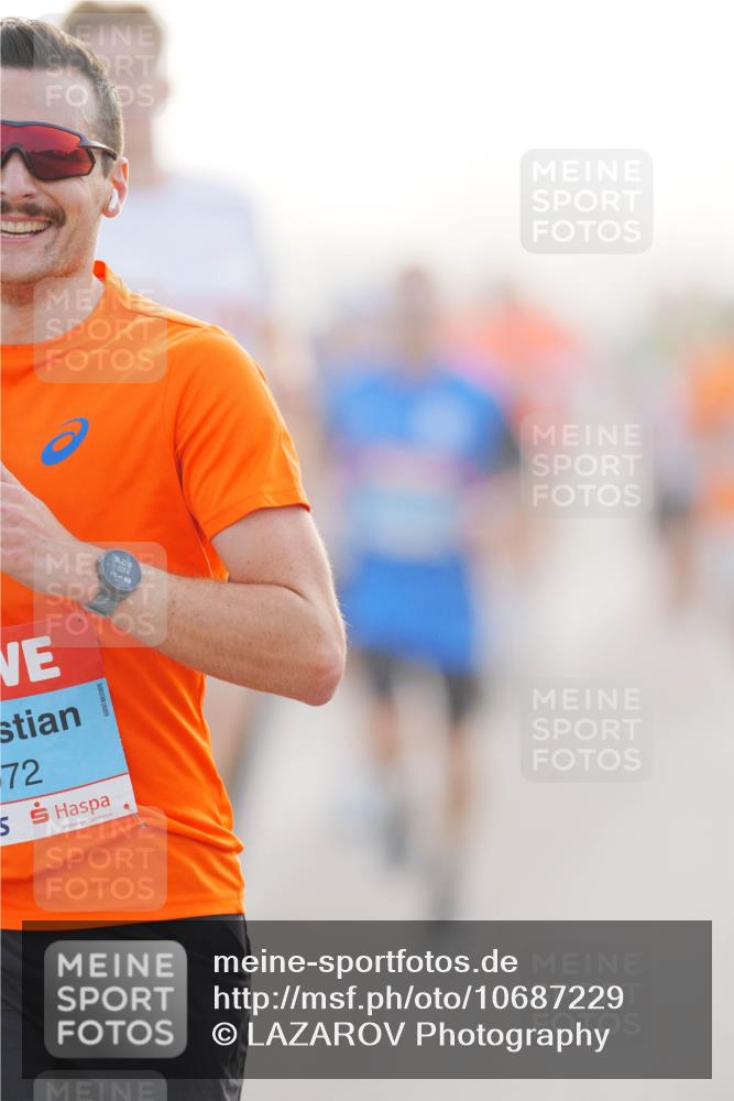 03.10.2026 - Köhlbrandbrückenlauf LAZAROV Photography http://msf.ph/oto/10687229 03.10.2026 09:13:42 Position 3 0, 72, 5 meine-sportfotos.de