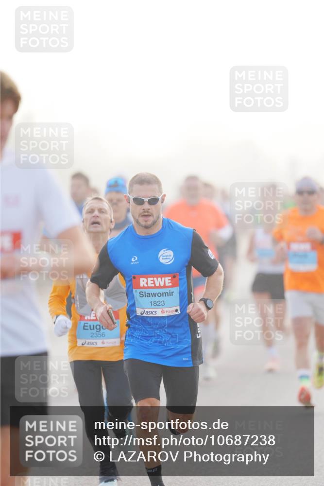 03.10.2026 - Köhlbrandbrückenlauf LAZAROV Photography http://msf.ph/oto/10687238 03.10.2026 09:13:43 Position 3 2356, 1823 meine-sportfotos.de