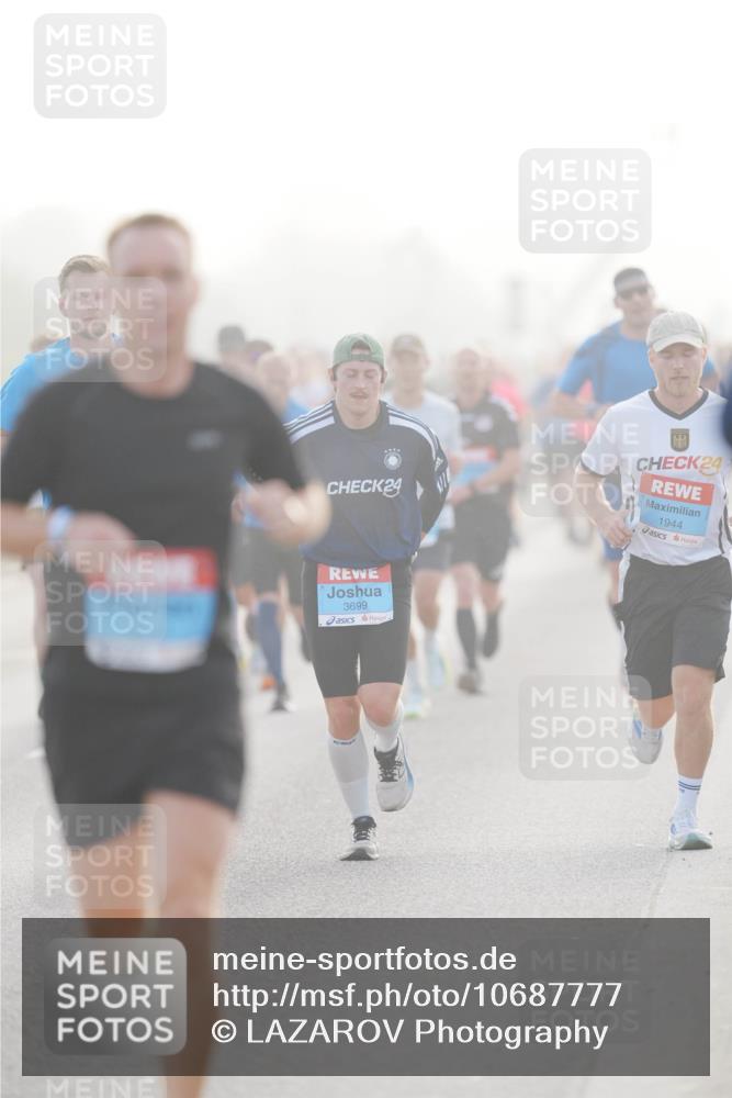 03.10.2026 - Köhlbrandbrückenlauf LAZAROV Photography http://msf.ph/oto/10687777 03.10.2026 09:15:20 Position 3 24, 24, 1944, 3699 meine-sportfotos.de