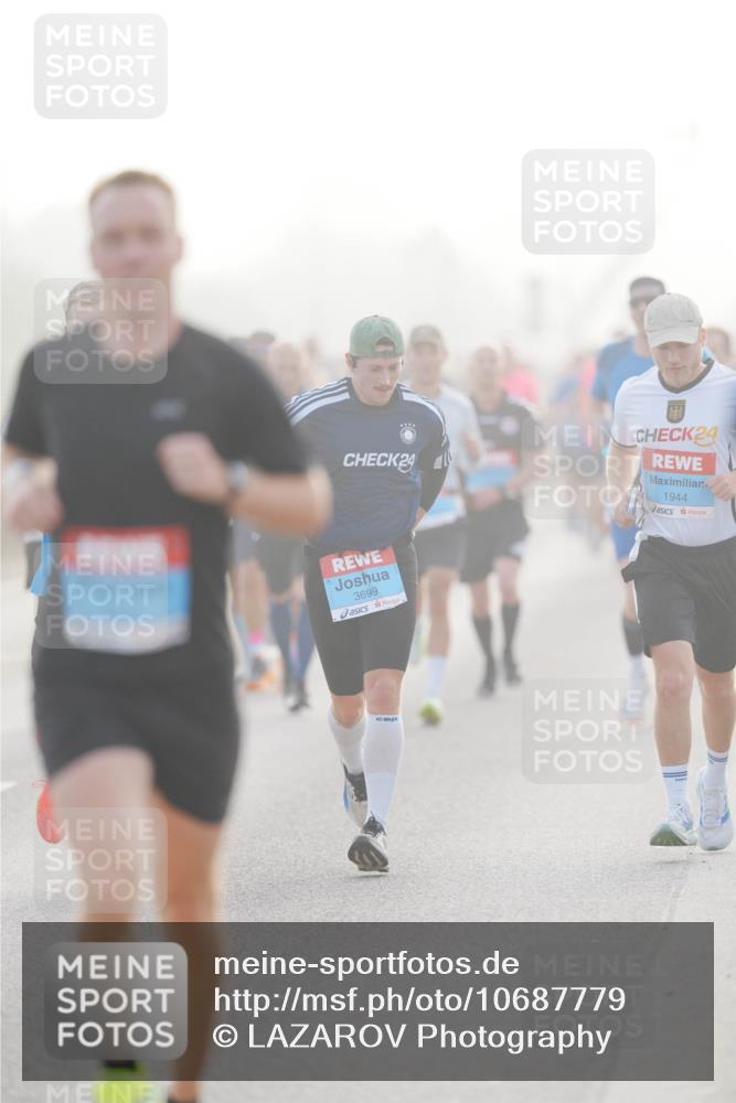 03.10.2026 - Köhlbrandbrückenlauf LAZAROV Photography http://msf.ph/oto/10687779 03.10.2026 09:15:21 Position 3 24, 3699, 24, 1944 meine-sportfotos.de