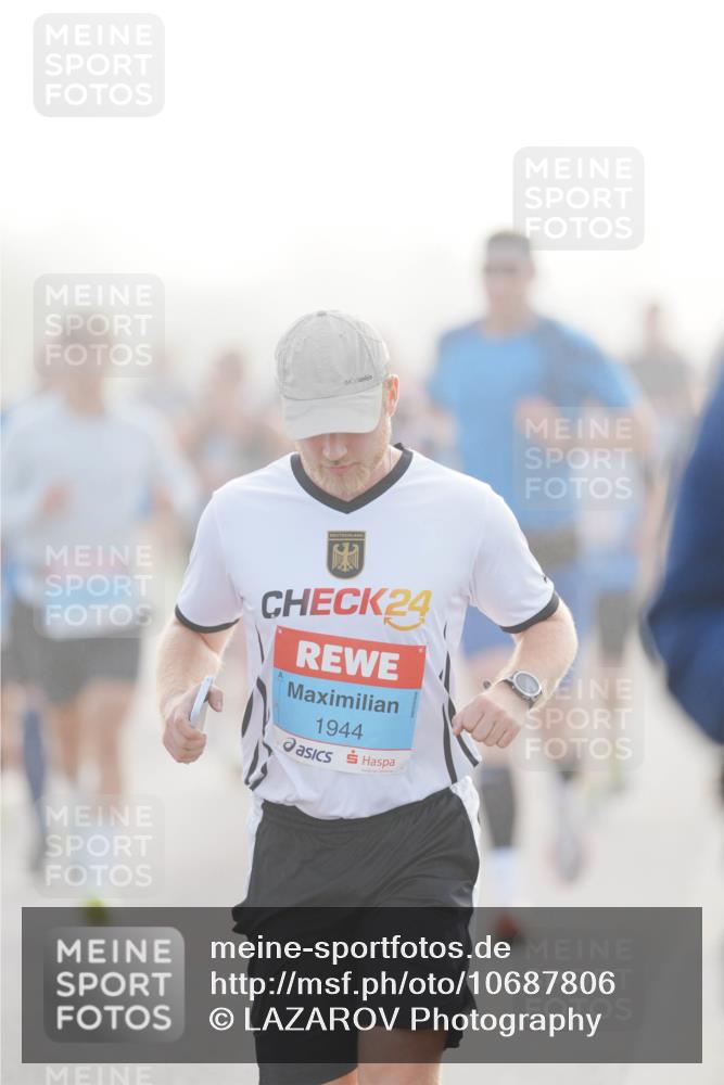 03.10.2026 - Köhlbrandbrückenlauf LAZAROV Photography http://msf.ph/oto/10687806 03.10.2026 09:15:26 Position 3 24, 1944 meine-sportfotos.de