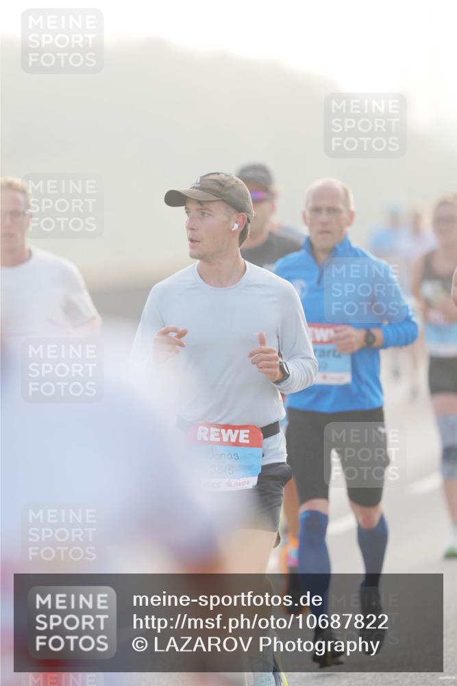 03.10.2026 - Köhlbrandbrückenlauf LAZAROV Photography http://msf.ph/oto/10687822 03.10.2026 09:15:30 Position 3 3845 meine-sportfotos.de